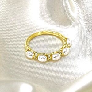Dainty Pearl Ring